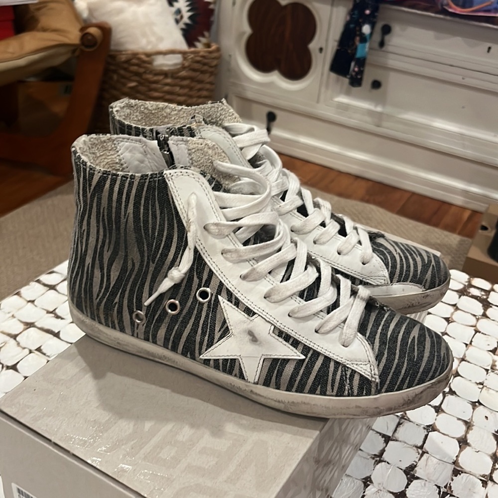 BRAND NEW GOLDEN GOOSE